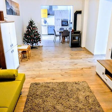 Zoe Apartment Maribor Buitenkant foto