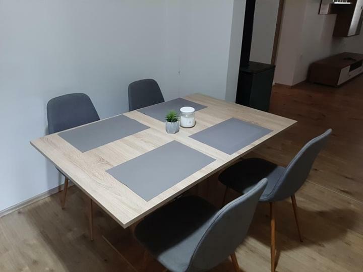 Zoe Apartment Maribor Buitenkant foto