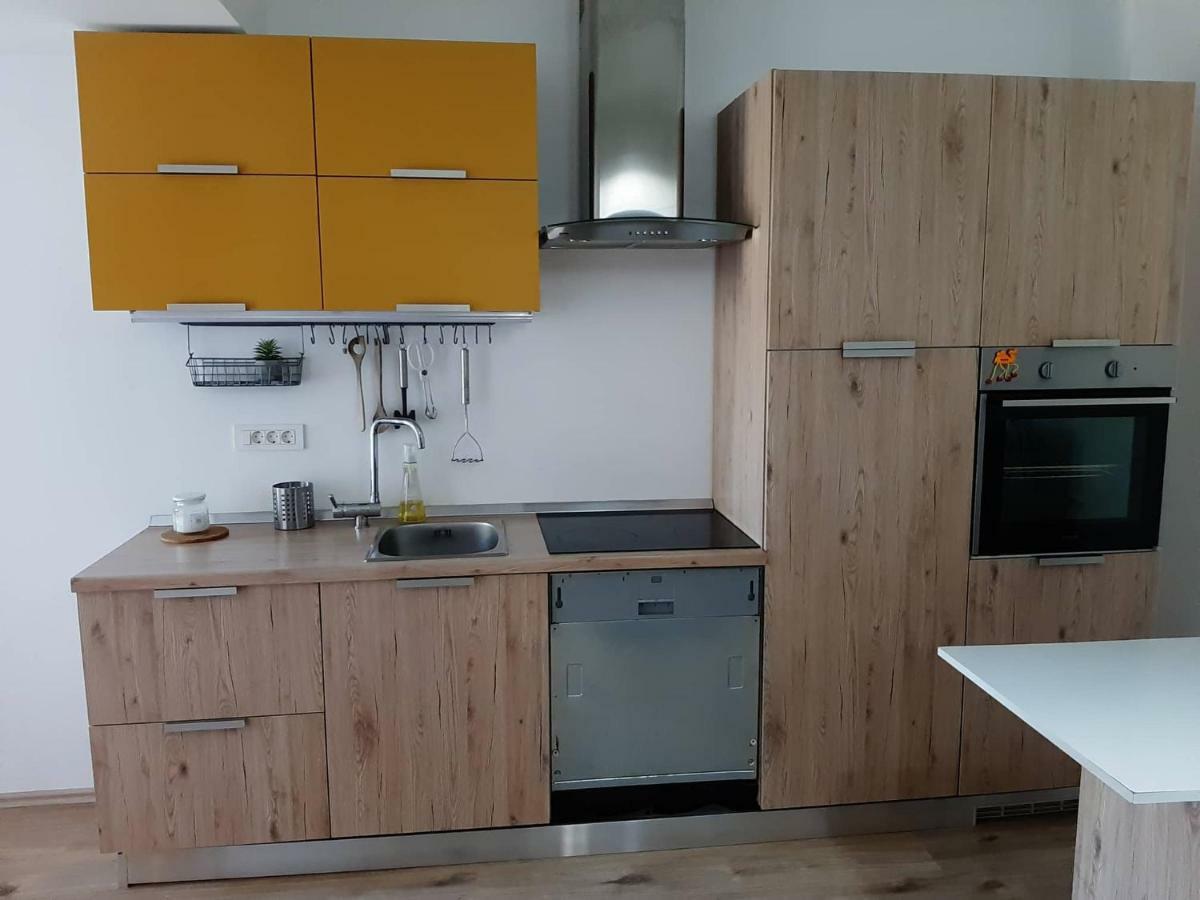 Zoe Apartment Maribor Buitenkant foto